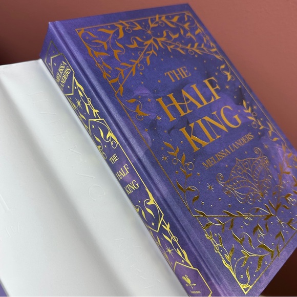 NEW FairyLoot The Half King Melissa Landers SIGNED Stenciled Edges with print - Picture 9 of 10